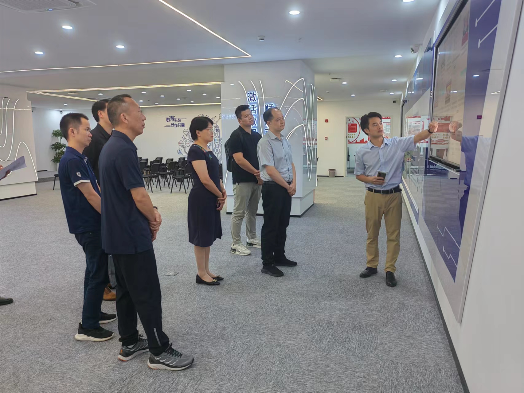 基地运营│梅州市梅县区副区长彭华一行到惠州服务基地考察交流(图1)