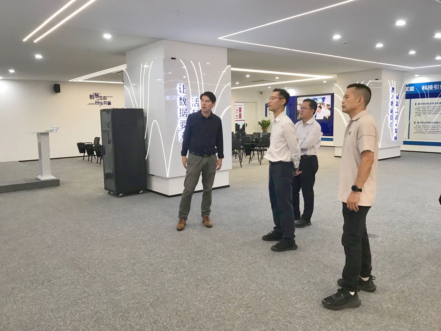 基地运营│省政数局、广州数据交易所、市政数局领导到基地考察交流(图1)