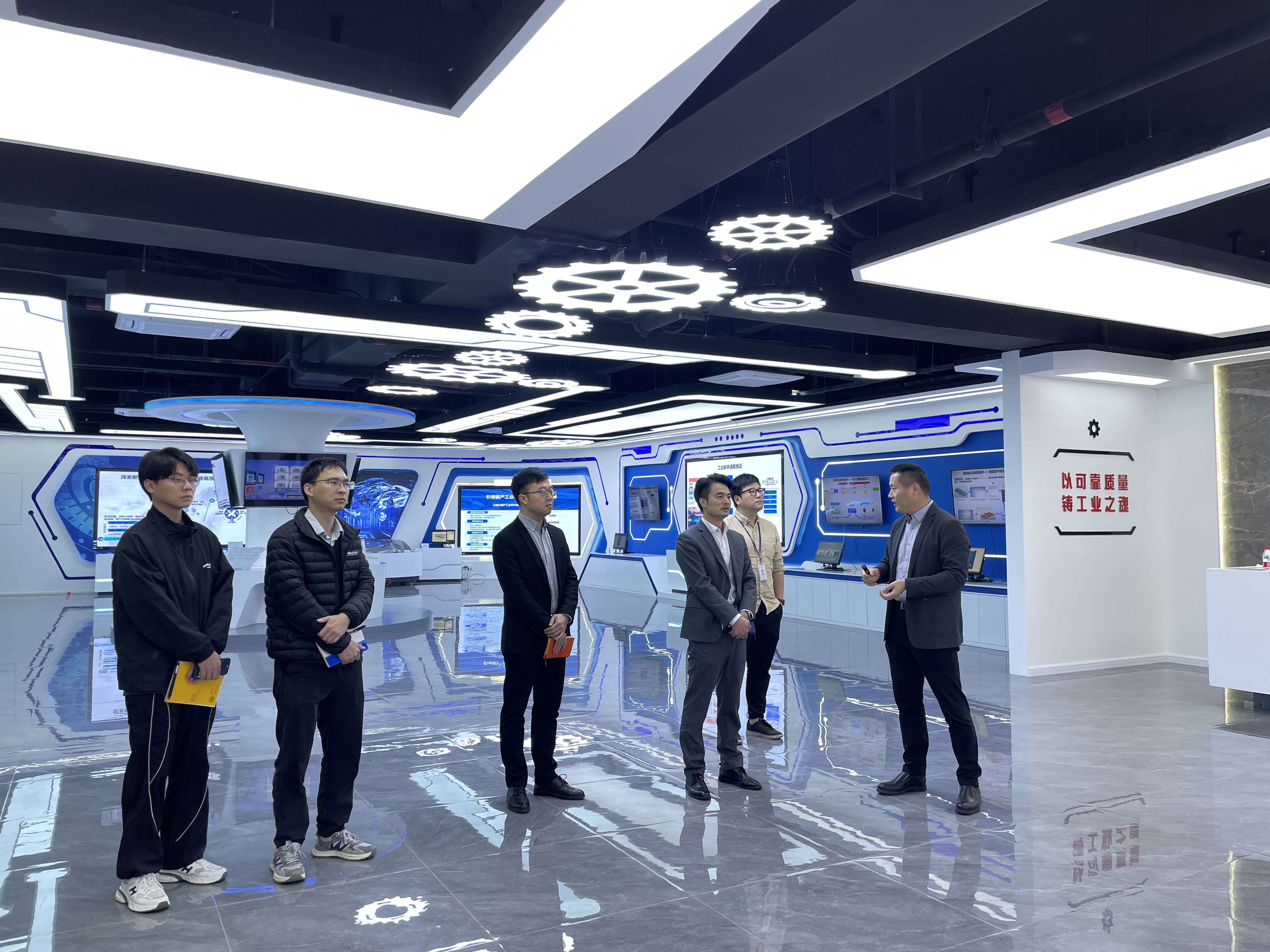 市大数据公司赴工信部第五研究所（中国赛宝实验室）参观调研(图2)